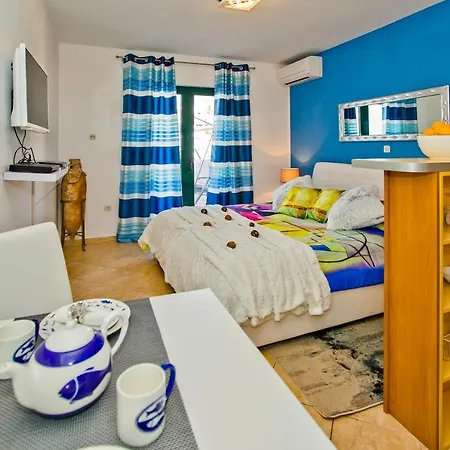 מלון דירות Art Deco Pape Hvar חוואר