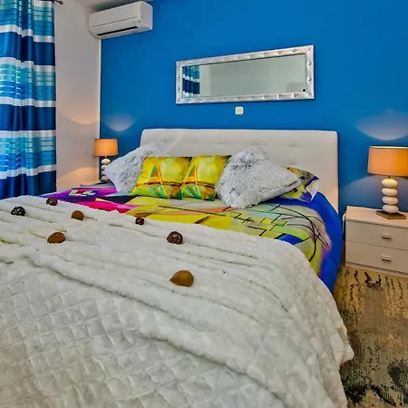 Art Deco Pape Hvar חוואר