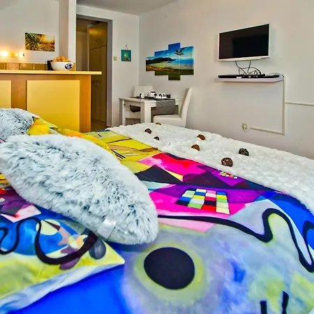Art Deco Pape Hvar