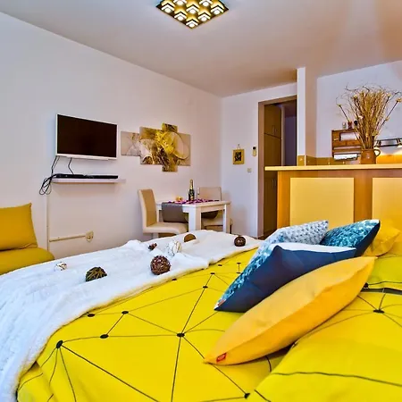 Art Deco Pape Hvar מלון דירות