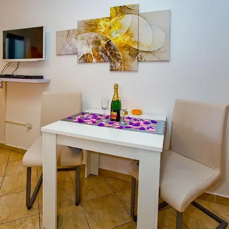 Art Deco Pape Hvar * חוואר