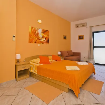 Art Deco Pape Hvar חוואר