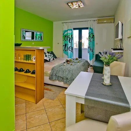 מלון דירות Art Deco Pape Hvar חוואר