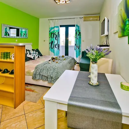 מלון דירות Art Deco Pape Hvar חוואר