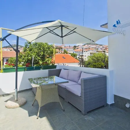 Art Deco Pape Hvar חוואר